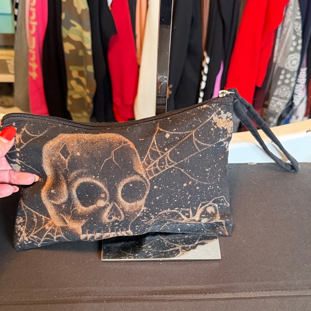 Black and Tan Skull Clutch